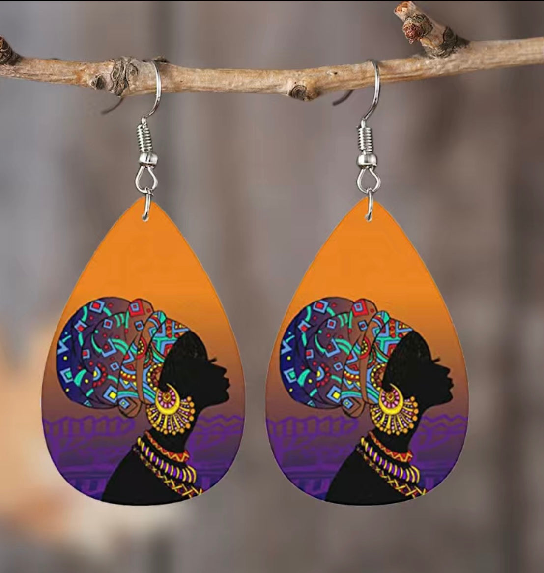 Queen Teardrop Earrings
